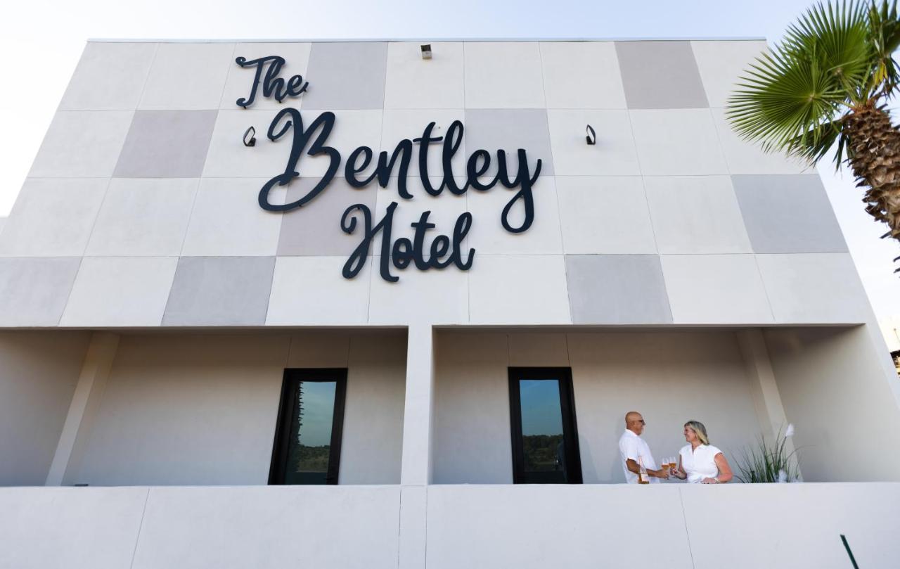 The Bentley Hotel On 290 Johnson City Exterior photo
